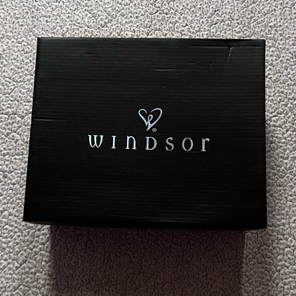 ❀Hey gurl hey! Windsor Silver Heels! Color:Silver, Size:7(in womens)❀